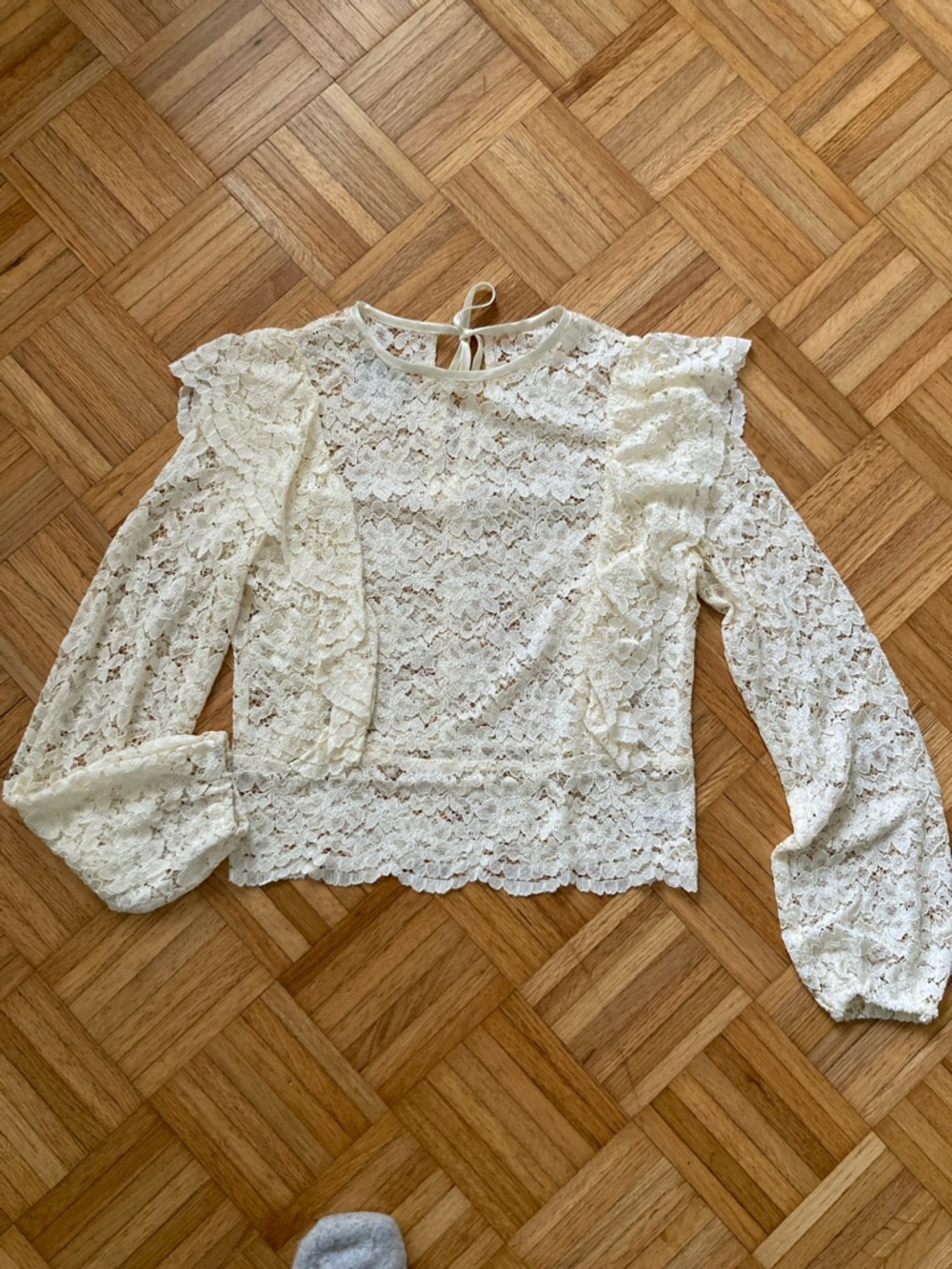 Women's Cream Lace Ruffle Long-Sleeve Blouse